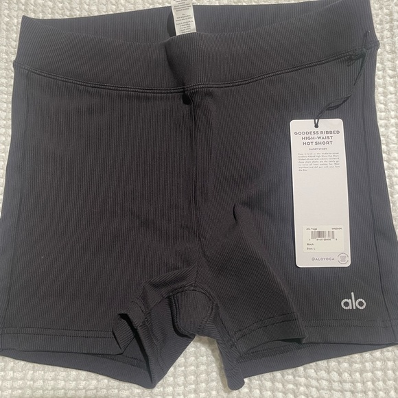 Alo GODDESS RIBBED HIGH-WAIST HOT SHORT. Size Large. Black. NWT - Picture 1 of 5